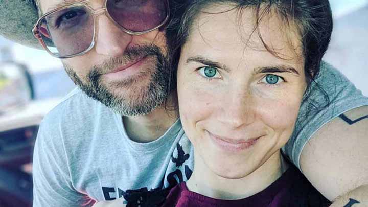 Amanda Knox chiede soldi online