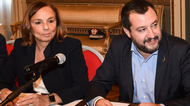 Crisi dei migranti salvini e lamorgese