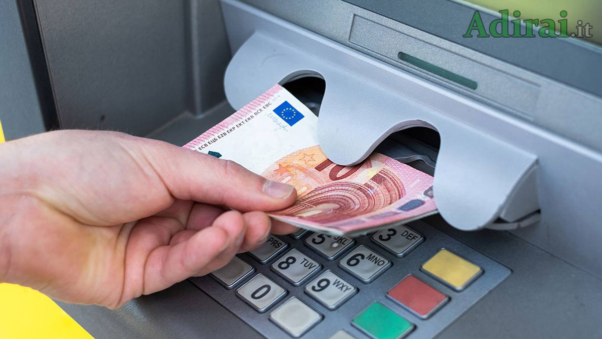 pagamenti elettronici tassa prelievi bancomat contanti