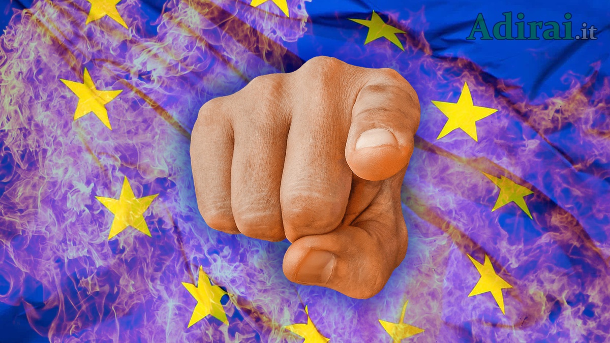 bandiera europea in fiamme dito puntato